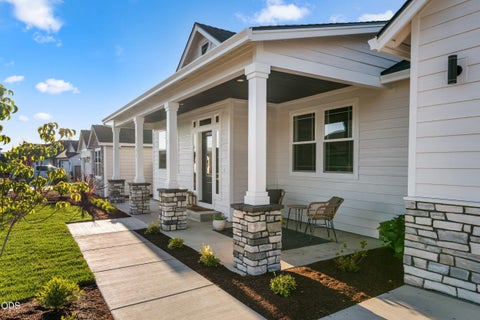 Photo of 3145 Monaco Court, Medford, OR 97504 (MLS # 220222988)