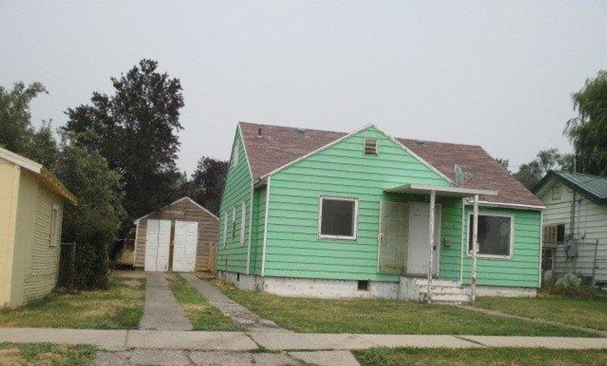 Affordable! 2 bedroom home with over 1,000 sq.ft. Located next to hiking/bike trail and the irrigation canal. Home is waiting for a new owners to make it their own! Needs some TLC and is priced accordingly! Good location close to shopping, schools, public transportation and easy access to all major roads. Come see what this home has to offer and what is needed to make it shine!