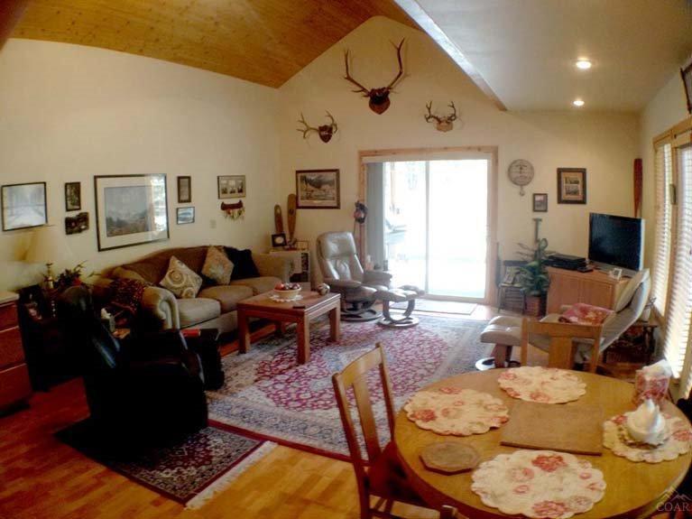 Wagon Trail Acreages - Residential