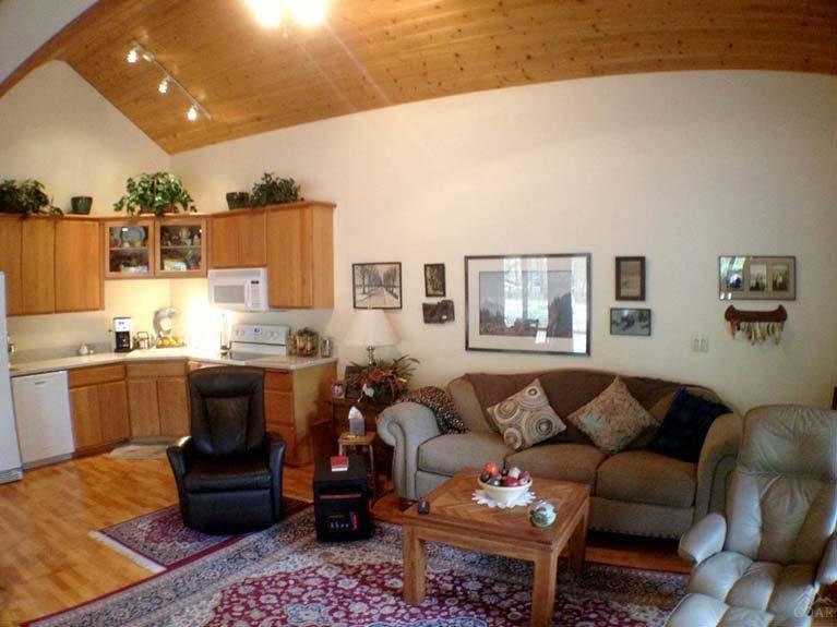 Wagon Trail Acreages - Residential