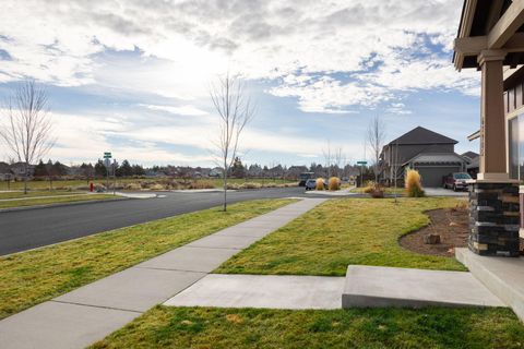 Tiny photo for 62905 Daniel Road, Bend, OR 97701 (MLS # 220212568)