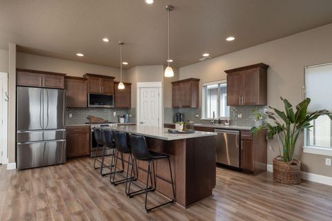 Tiny photo for 62905 Daniel Road, Bend, OR 97701 (MLS # 220212568)