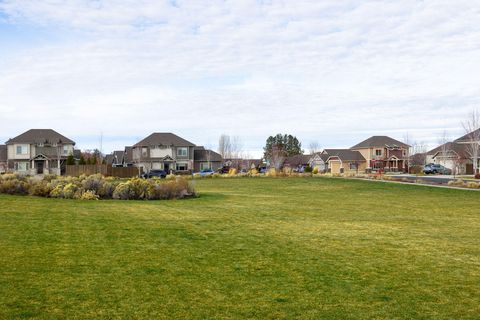 Tiny photo for 62905 Daniel Road, Bend, OR 97701 (MLS # 220212568)