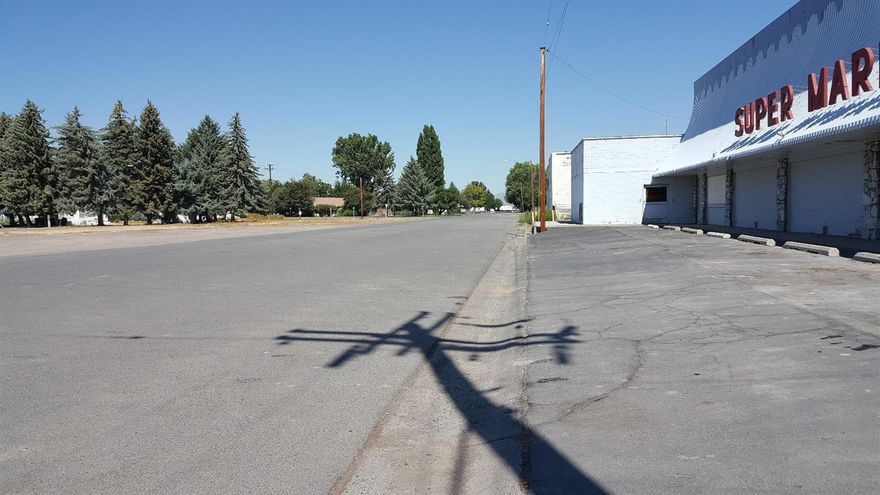 Great existing business! Family owned grocery store with liqueur license. Lots of room for growth and right off the main hwy and scenic route. Owner is ready to retire. Don't let this one pass you by.