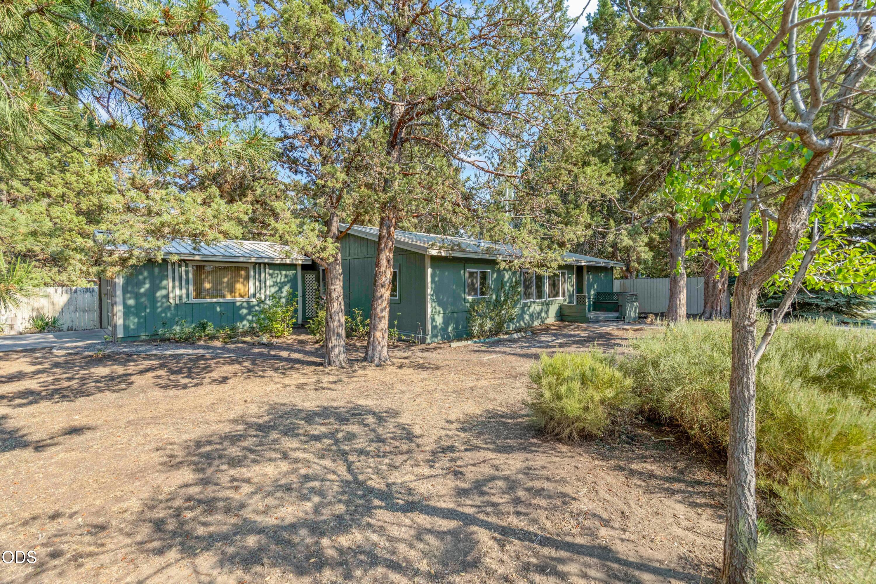 1523 SE Bronzewood Avenue