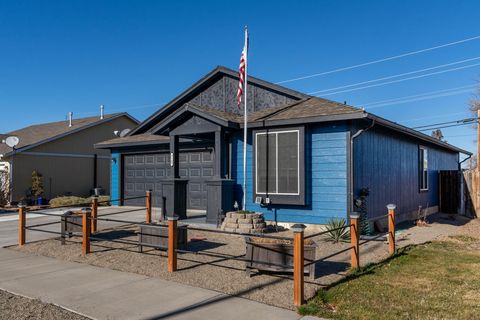 Photo of 3149 SW Antler Lane, Redmond, OR 97756 (MLS # 220213879)