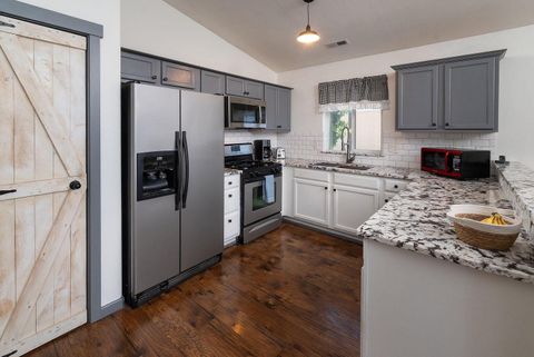 Tiny photo for 3149 SW Antler Lane, Redmond, OR 97756 (MLS # 220213879)