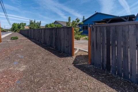 Tiny photo for 3149 SW Antler Lane, Redmond, OR 97756 (MLS # 220213879)