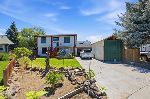 Photo of 2346 SW 20th Court, Redmond, OR 97756 (MLS # 220224507)