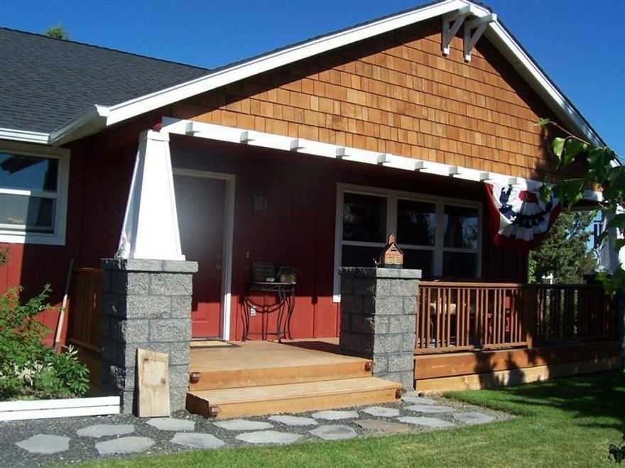 Custom built home with vaulted ceilings, shows pride of ownership. Nicely landscaped and manicured for easy maintenance. Wonderful open space feeling inside and out. Plenty of space for all of your toys including RV parking. Very close to BLM and Prineville Reservoir yet easy commute to Prineville (20 minutes). Redmond and Bend are easy commutes as well. One of owners is a licensed real estate broker in the State of Oregon.