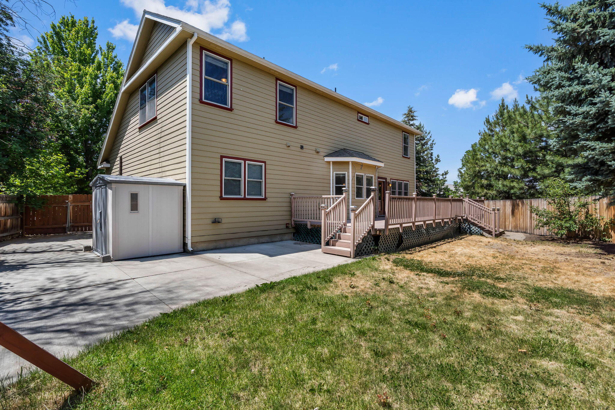 2328 NE Acorn Court