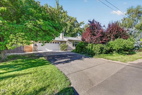 Tiny photo for 2334 Black Oak Way, Ashland, OR 97520 (MLS # 220223188)
