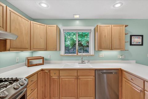 Tiny photo for 2334 Black Oak Way, Ashland, OR 97520 (MLS # 220223188)