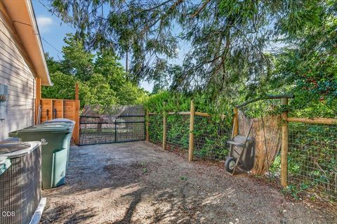 Tiny photo for 2334 Black Oak Way, Ashland, OR 97520 (MLS # 220223188)