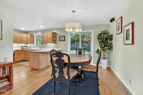 Tiny photo for 2334 Black Oak Way, Ashland, OR 97520 (MLS # 220223188)
