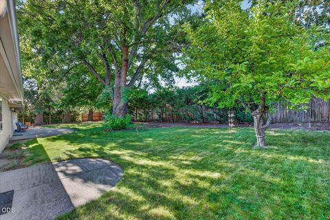 Tiny photo for 2334 Black Oak Way, Ashland, OR 97520 (MLS # 220223188)