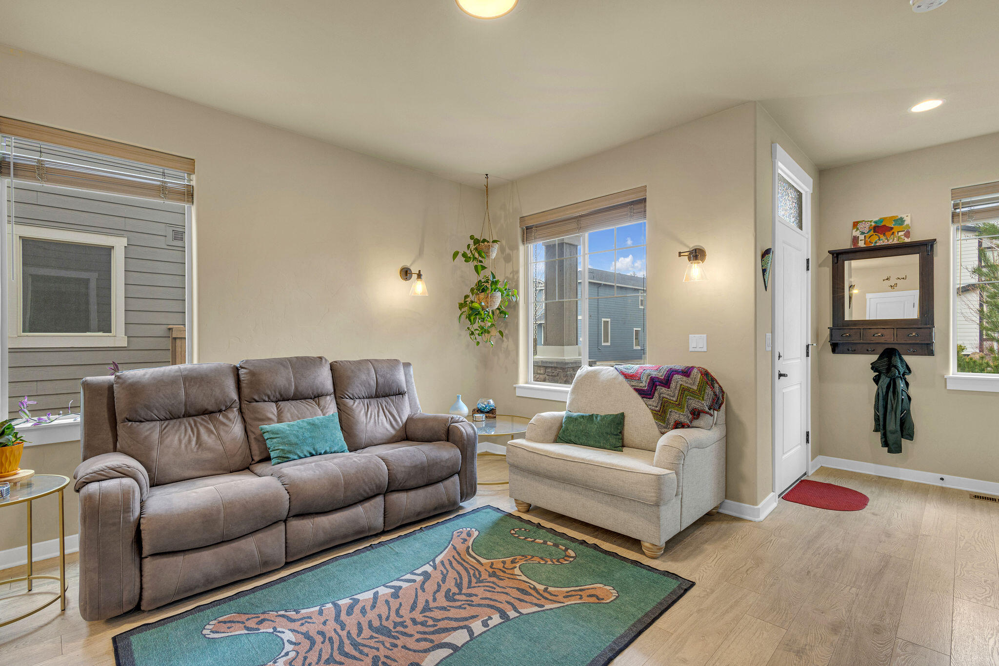61082 SE Sydney Harbor Drive
