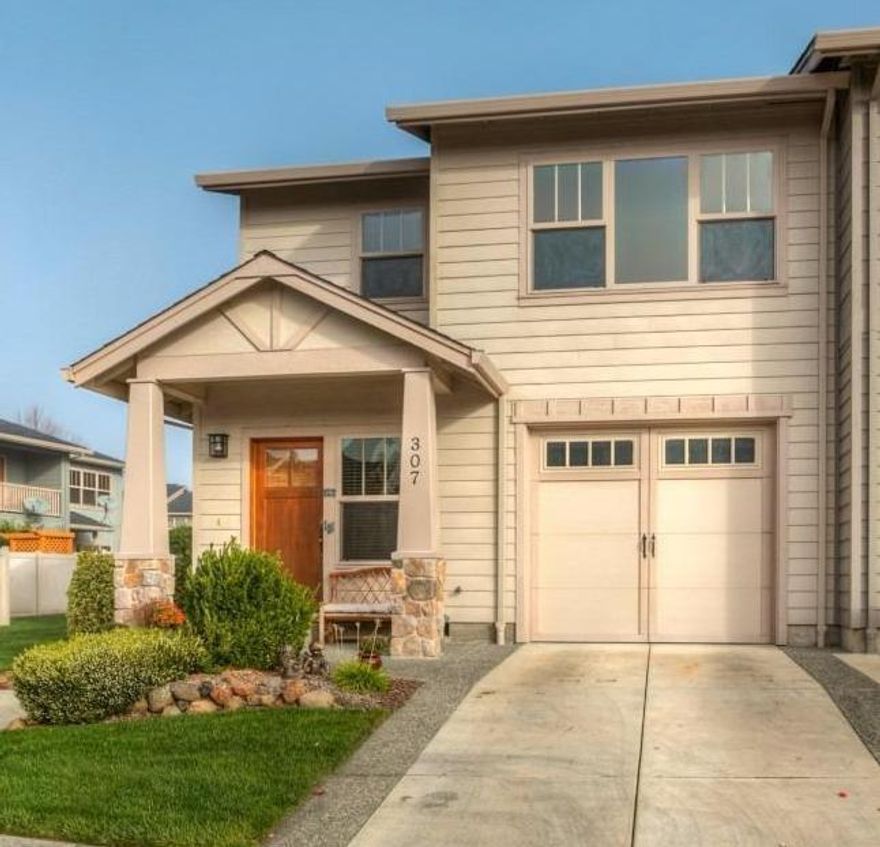 End-Unit townhouse - great location!