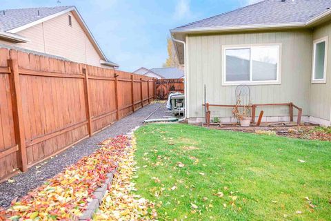 Tiny photo for 5148 Briana Drive, Klamath Falls, OR 97603 (MLS # 220211827)
