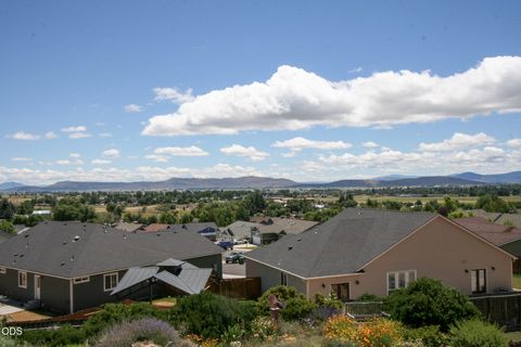 Tiny photo for 7846 Donegal Avenue, Klamath Falls, OR 97603 (MLS # 220224277)