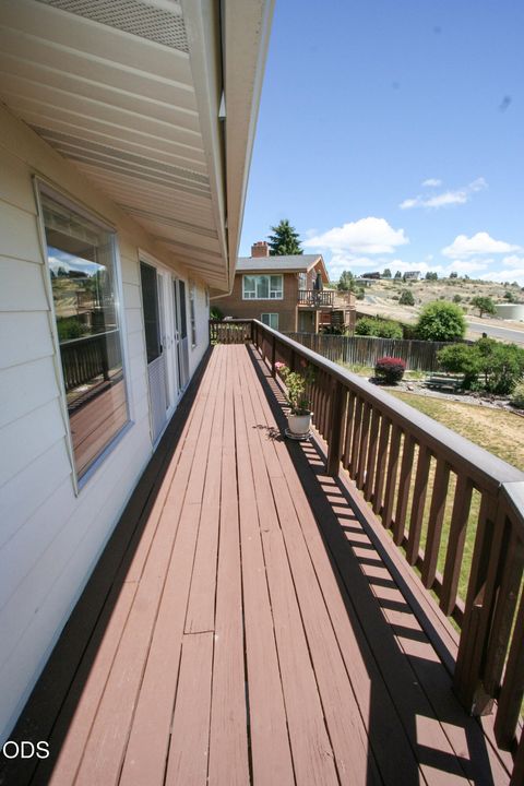 Tiny photo for 7846 Donegal Avenue, Klamath Falls, OR 97603 (MLS # 220224277)