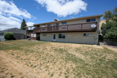 Tiny photo for 7846 Donegal Avenue, Klamath Falls, OR 97603 (MLS # 220224277)
