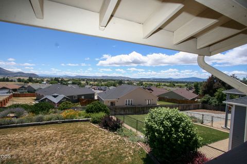 Tiny photo for 7846 Donegal Avenue, Klamath Falls, OR 97603 (MLS # 220224277)