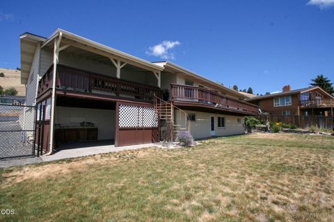 Tiny photo for 7846 Donegal Avenue, Klamath Falls, OR 97603 (MLS # 220224277)