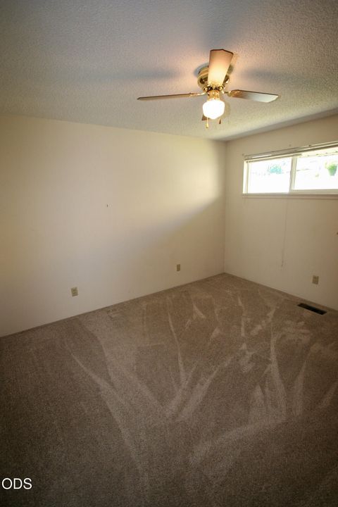 Tiny photo for 7846 Donegal Avenue, Klamath Falls, OR 97603 (MLS # 220224277)