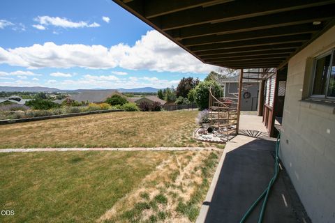 Tiny photo for 7846 Donegal Avenue, Klamath Falls, OR 97603 (MLS # 220224277)
