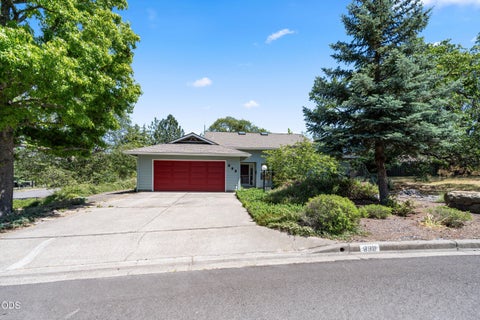 Photo of 890 Twin Pines Circle, Ashland, OR 97520 (MLS # 220229757)