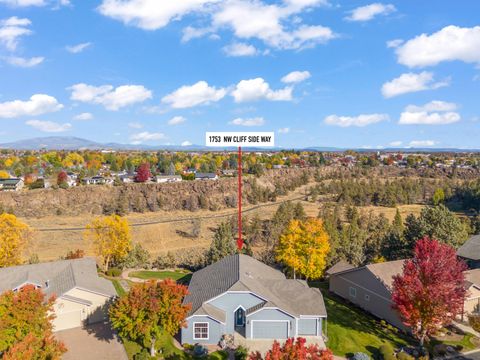 Photo of 1753 NW Cliff Side Way, Redmond, OR 97756 (MLS # 220211000)