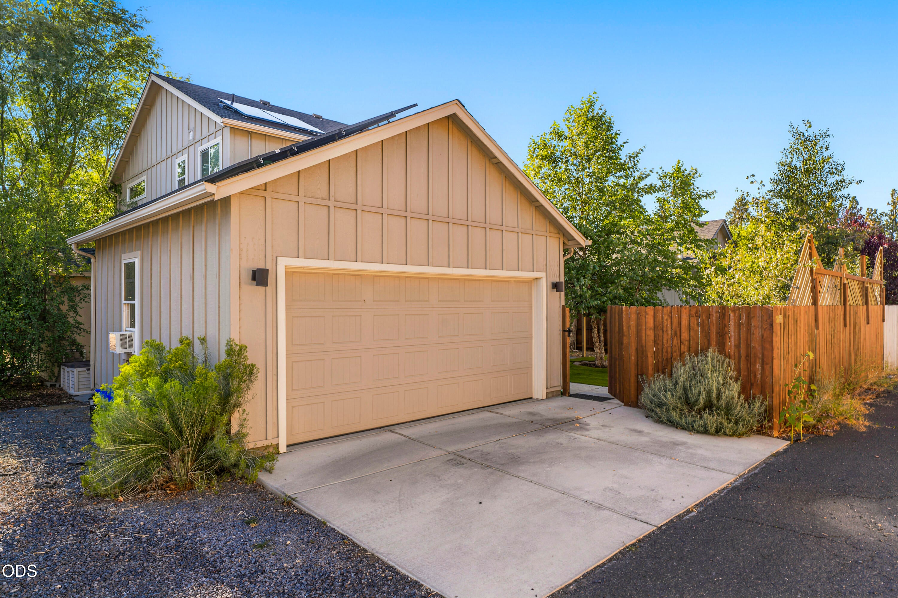 2534 NE Cretia Court