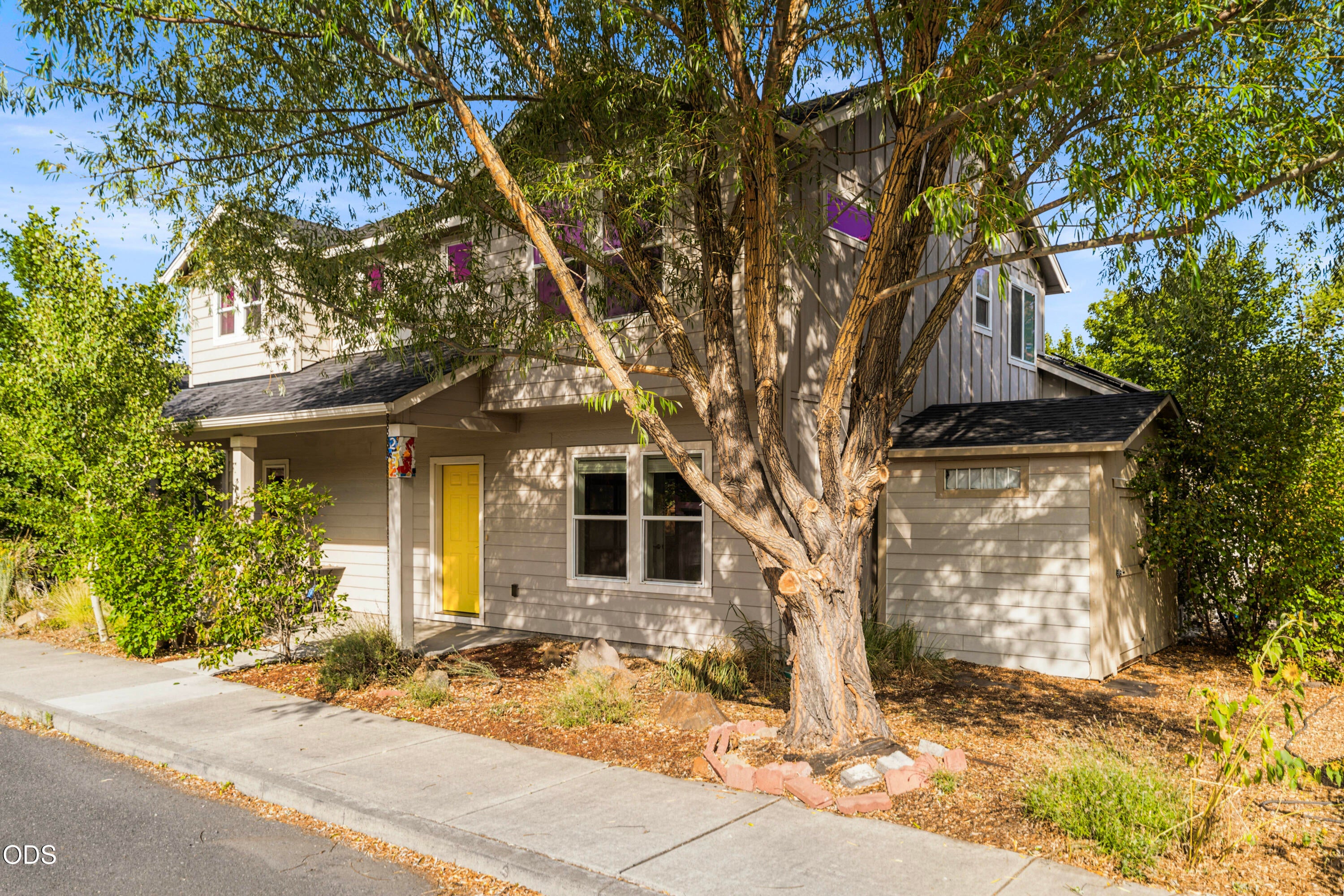 2534 NE Cretia Court