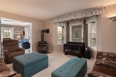 Tiny photo for 905 SW Burns Lane, Madras, OR 97741 (MLS # 220217580)