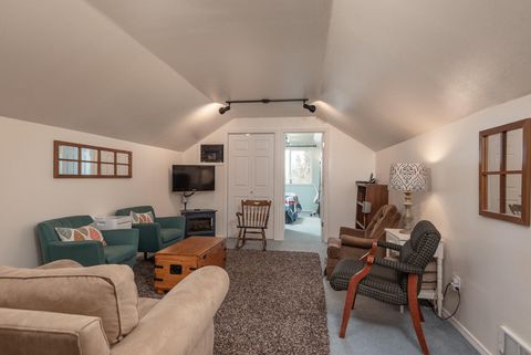 Tiny photo for 905 SW Burns Lane, Madras, OR 97741 (MLS # 220217580)