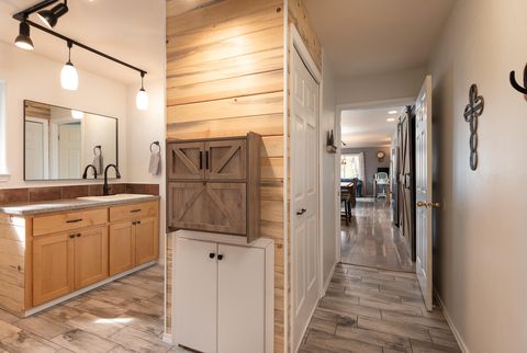 Tiny photo for 905 SW Burns Lane, Madras, OR 97741 (MLS # 220217580)