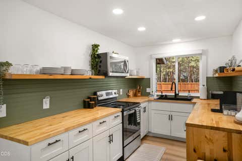 Tiny photo for 69573 Halter, Sisters, OR 97759 (MLS # 220222739)