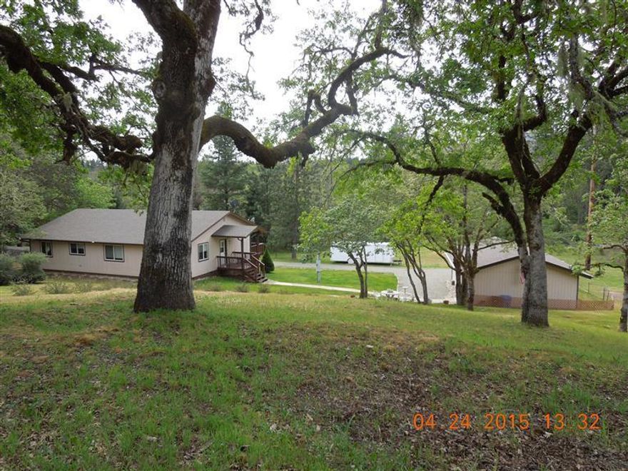 Welcome to your beautiful 3 bedroom 2 bath, absolute turn-key home! 1600sqft, vaulted ceilings, all new paint inside. Beautiful cabinetry with lots of storage space. Deck is 50ft in length and is freshly painted and stained with Restore on all bannisters and rails and new indoor/outdoor stain-and fade-resistant carpet. Cordless cellular honeycomb blinds on all double pane windows throughout the home. All Appliances stay with a home warranty, including on the septic tank. This home sits on 1.2 acres, surrounded by 19 acres with all the privacy in the world. A rocks throw from the Illinois River.