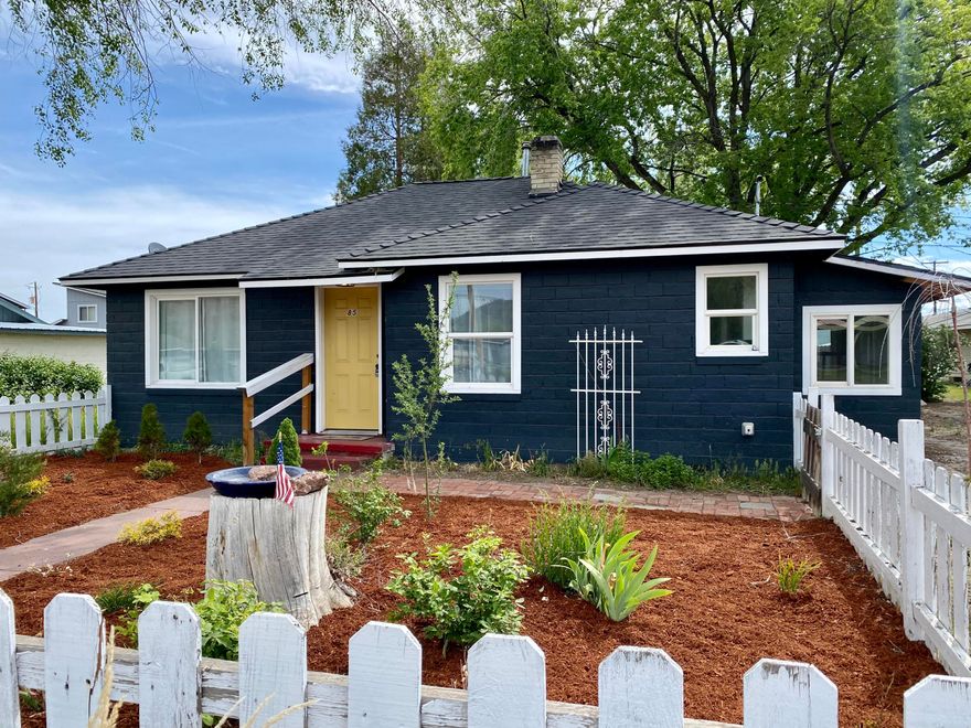 Updated cottage style single level home offers open style living with character filled comforts. Newer natural gas heater, laminate wood style flooring in all main living
areas. 2 bedrooms, 1 full bathroom, 865 sq ft well planned floor plan that maximizes room space. Hall bath centrally located between bedrooms - tub/shower combination.
Dining nook with built in feature. Kitchen offers all large appliances, updated counters. Walk through mud room style laundry room with door leading out to side/back
yard area. Fully fenced front yard and fenced back yard. Off street parking or room for your RV/Trailer/Boat. Located centrally near the heart of downtown Madras, in
close proximity to walking paths, parks and schools. Call your Realtor today for your personal tour - this home will not last long!