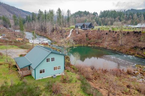 Tiny photo for 33910 Railroad Avenue, Gates, OR 97346 (MLS # 220216867)