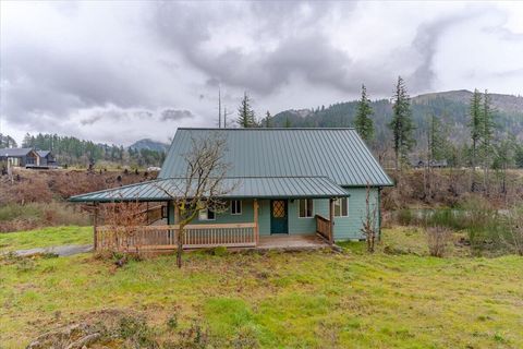 Tiny photo for 33910 Railroad Avenue, Gates, OR 97346 (MLS # 220216867)
