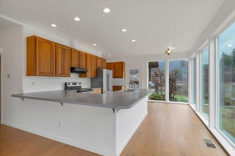 Tiny photo for 33910 Railroad Avenue, Gates, OR 97346 (MLS # 220216867)