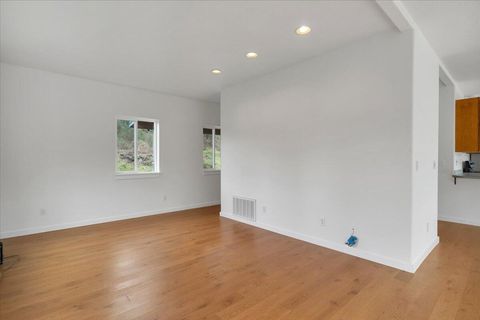 Tiny photo for 33910 Railroad Avenue, Gates, OR 97346 (MLS # 220216867)