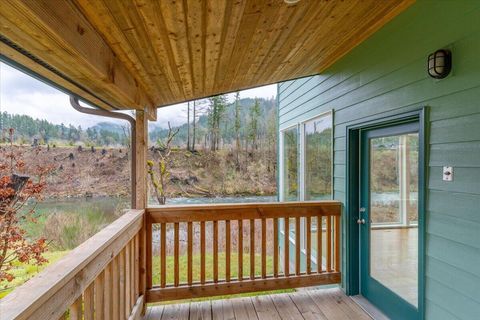 Tiny photo for 33910 Railroad Avenue, Gates, OR 97346 (MLS # 220216867)