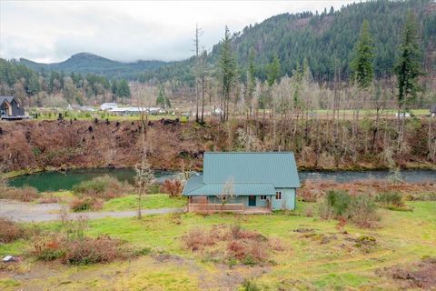 Tiny photo for 33910 Railroad Avenue, Gates, OR 97346 (MLS # 220216867)