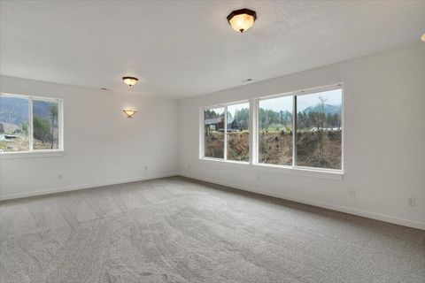 Tiny photo for 33910 Railroad Avenue, Gates, OR 97346 (MLS # 220216867)