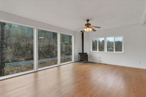 Tiny photo for 33910 Railroad Avenue, Gates, OR 97346 (MLS # 220216867)