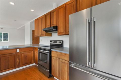 Tiny photo for 33910 Railroad Avenue, Gates, OR 97346 (MLS # 220216867)