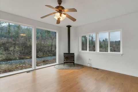 Tiny photo for 33910 Railroad Avenue, Gates, OR 97346 (MLS # 220216867)